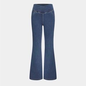 NWT Halara Flex™ High Waisted Pocket Stretchy Knit Super Flare Jeans. Sz Lrg